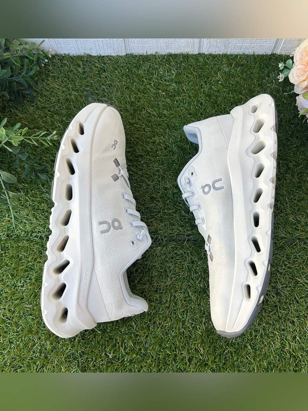 On Running CLOUDTILT
Women RUNNING SHOES Color: Glacier/Ice
Size 7 gently used - Picture 6 of 16
